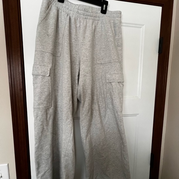 Old Navy Gray Cargo Wide-Leg Sweatpants- Womens Medium tall - Picture 4 of 5